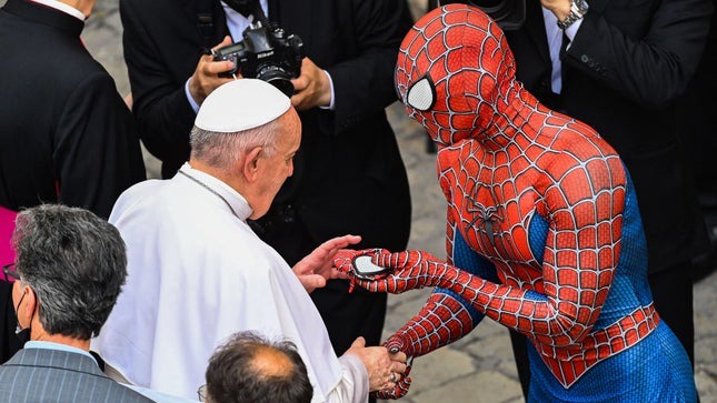 Pope Francis meets ''Spider-Man'' at weekly audience in Vatican (Photos)