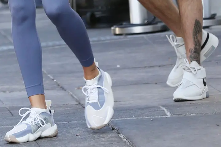 Hailey Baldwin, Justin Bieber, white sneakers, los angeles, celebrity style, street style, athleisure, white sneaker trend
