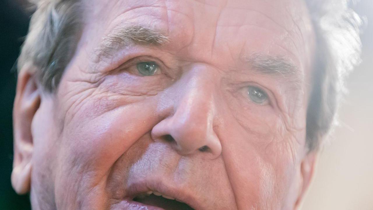 Altkanzler Schröder wirft Ukraine „Säbelrasseln” vor