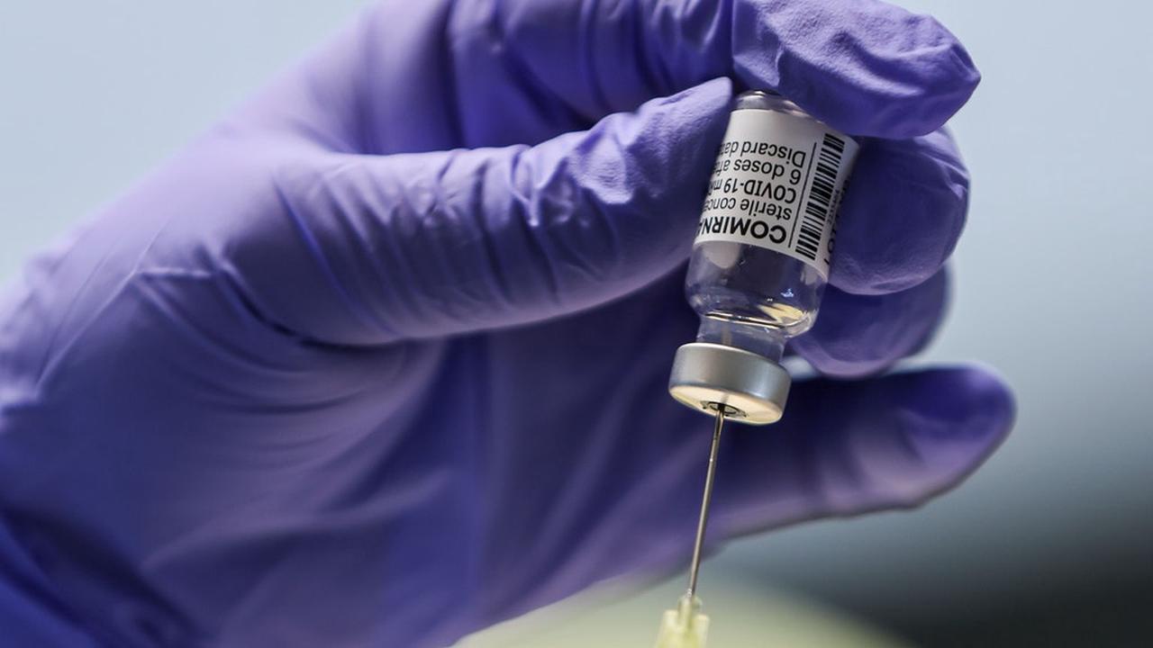 BioNTech antwortet zu Impfstoff: „Eindruck einer leichten Färbung normal“