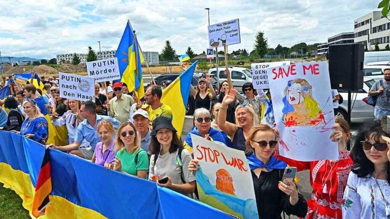 150 Ukrainer protestieren gegen Autokorso
