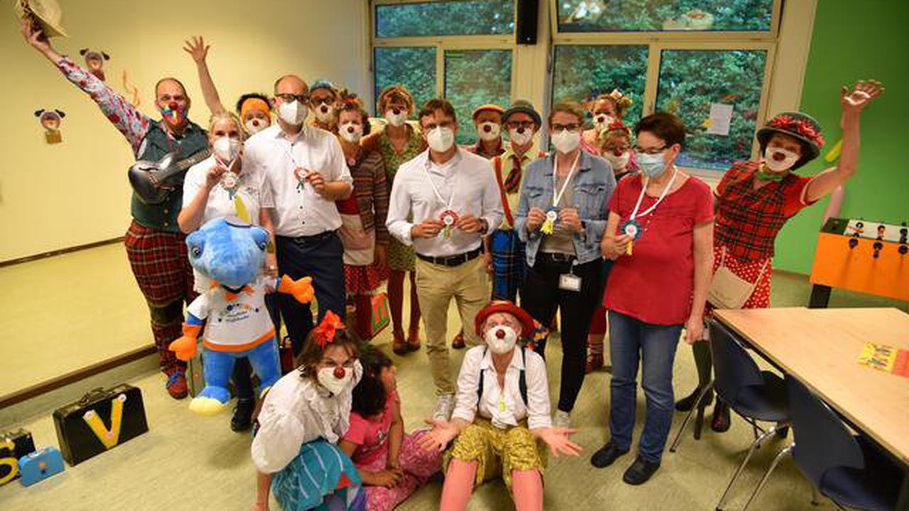 Doppeltes Jubiläum in Bochum Clowns verwandeln Kinderklinik in einen fröhlichen Jahrmarkt