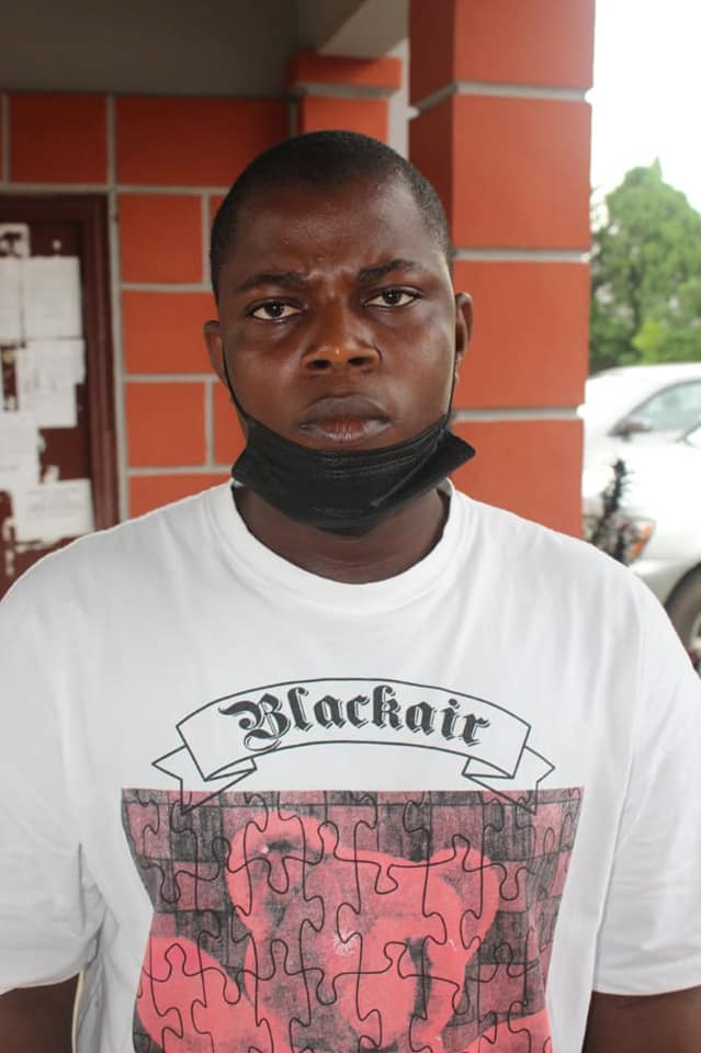 Two internet fraudsters jailed for two years  (photos)
