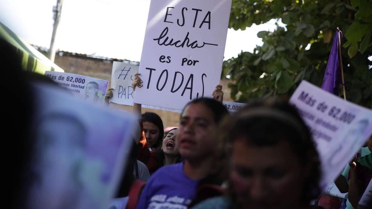 El Salvador – «Schwere Tötung»– Frau nach Fehlgeburt zu 50 Jahren Haft verurteilt
