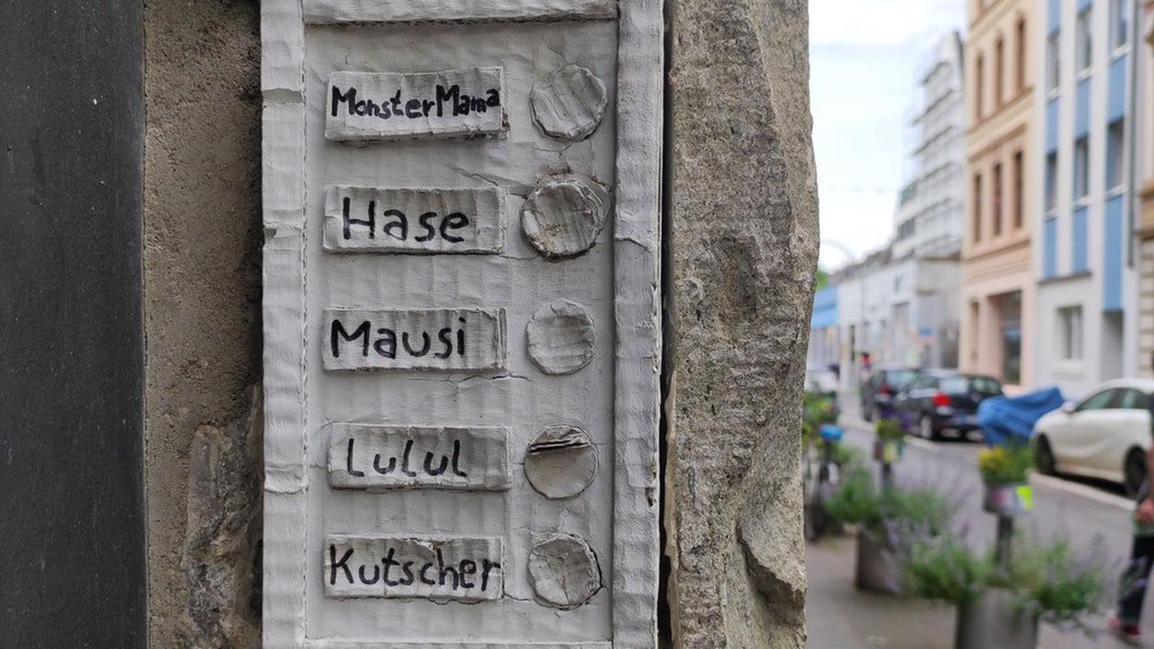 Monstermama, Mausi und Lulul Das steckt hinter Kölns kuriosestem Klingelschild