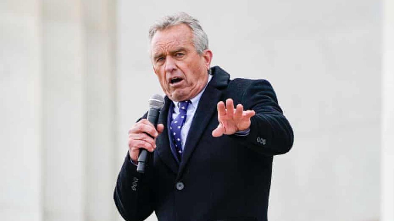 Robert F Kennedy Jr apologizes for Anne Frank comparison in anti-vax speech