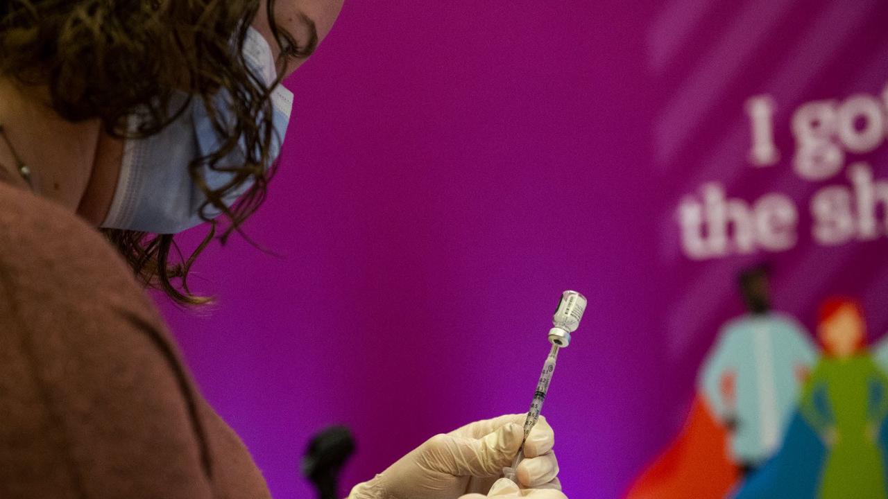Omicron : pourquoi Pfizer et BioNTech testent une nouvelle formule du vaccin