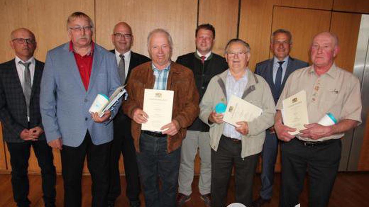 Vier Feldgeschworene im Landkreis Tirschenreuth erhalten Ehrenurkunde des Freistaates