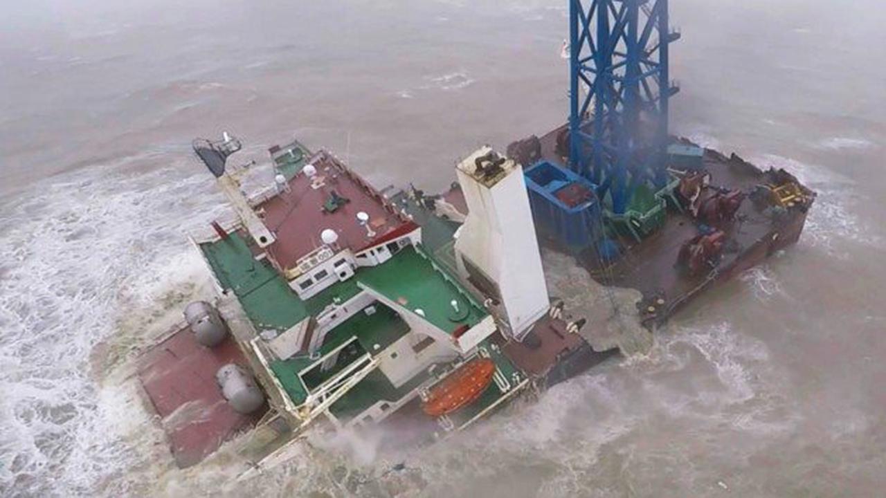 Schiff zerbrach vor Küste Chinas in zwei Teile