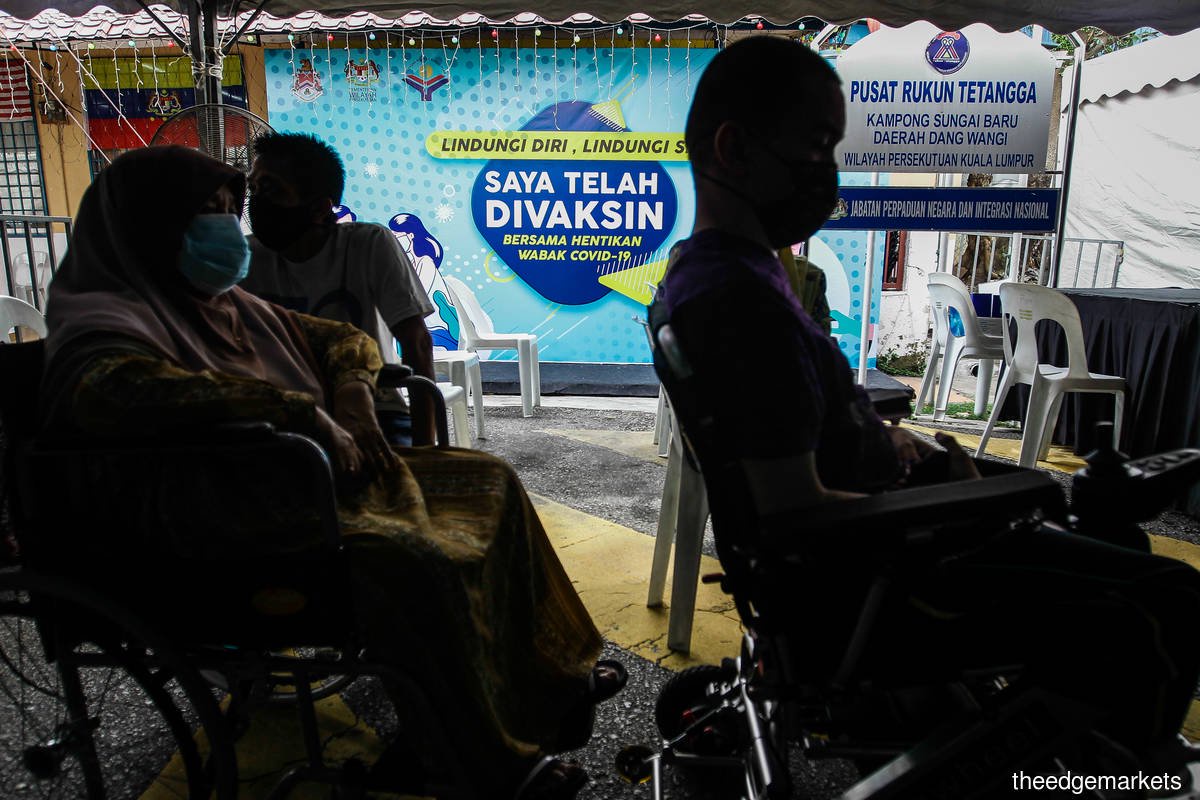 Annuar: Mobile trucks to target vaccination of market traders 