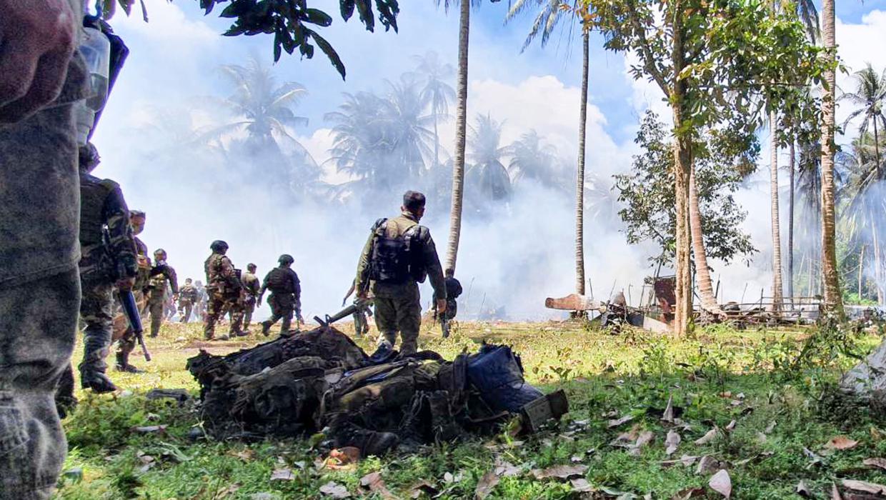 50 Killed In Philippine Military Plane Crash (Photos)