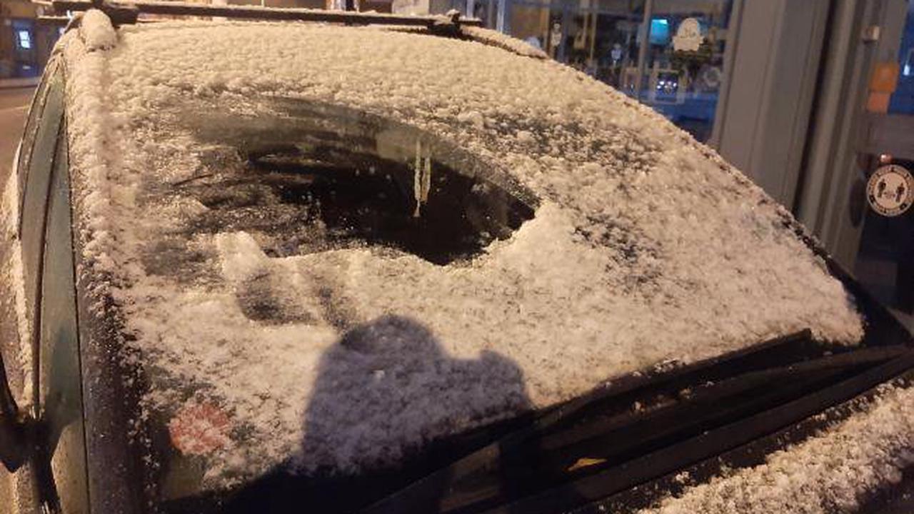 Thames Valley Police stop driver with windscreen in snow