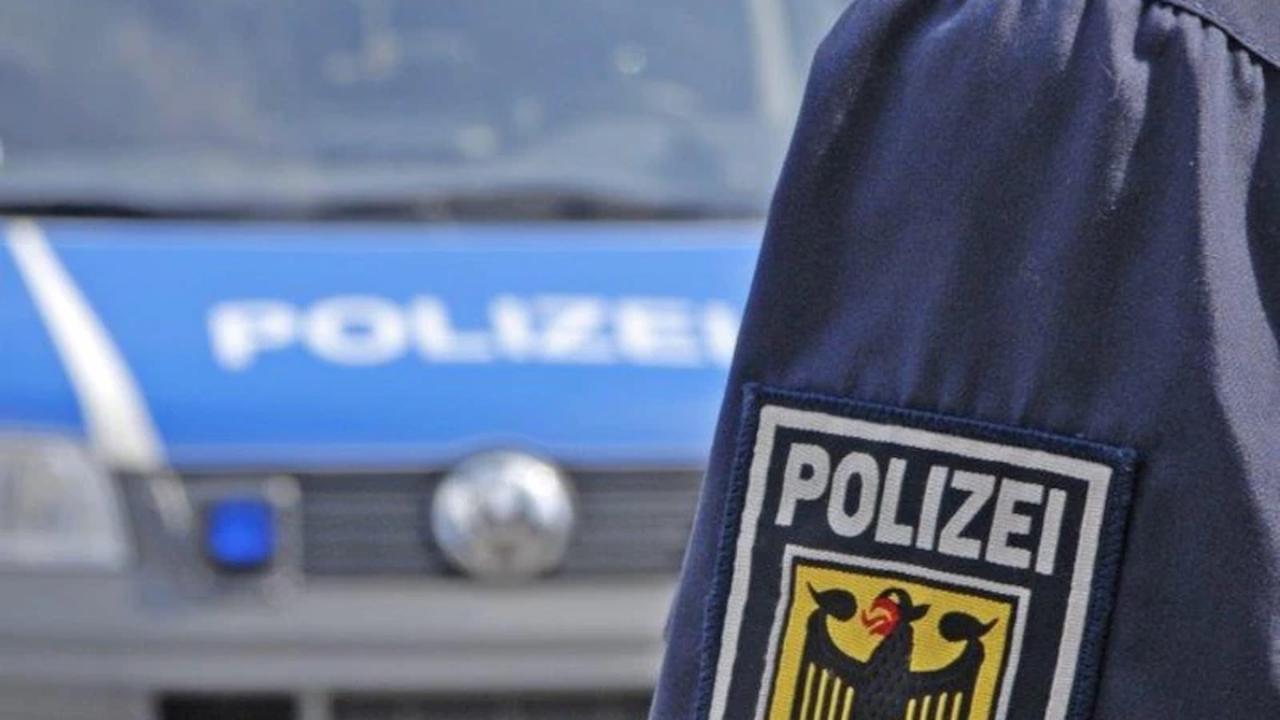 BPOL-KS: Einbrecher stehlen Mietwagen - Bundespolizei sucht Zeugen