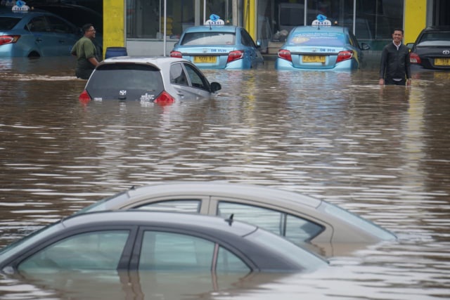 Banjir Jakarta, Blue Bird Kramat Jati
