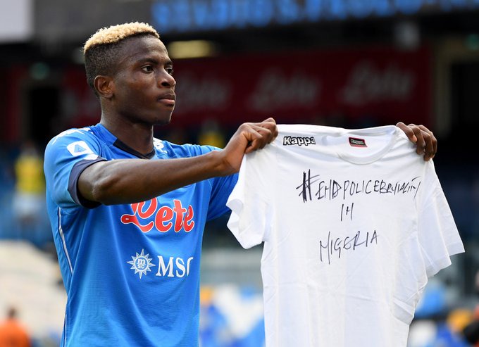 #EndSARS: Super Eagles striker, Victor Osimhen holds up a shirt saying "End Police Brutality In Nigeria" after scoring his first goal for Napoli (photos)