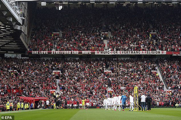 Leeds Fans Mock Munich Air Disaster During Their Side S Defeat By Manchester United While Rio Ferdinand