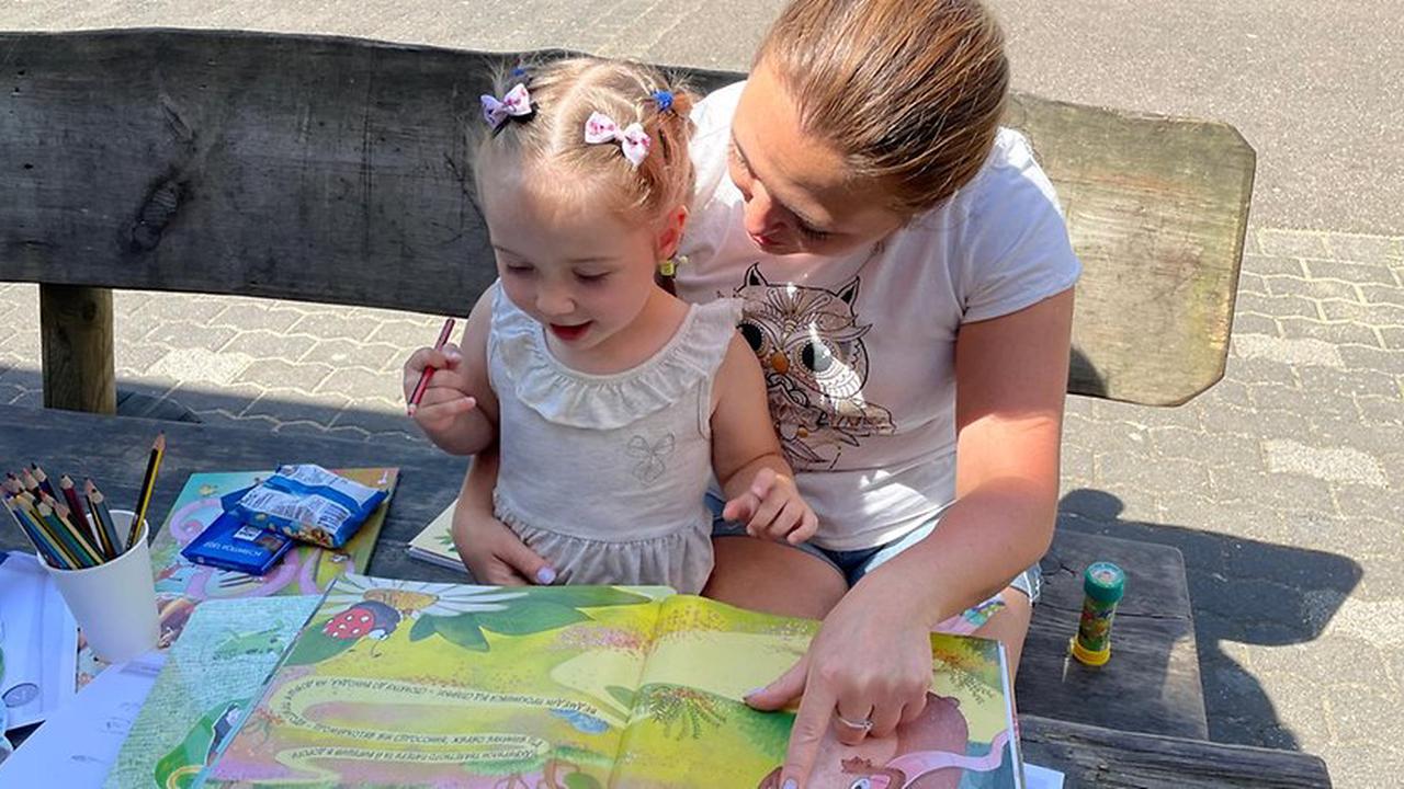 Spendenaktion in Köln: Verlag übergibt 3000 Bilderbücher an ukrainische Kinder