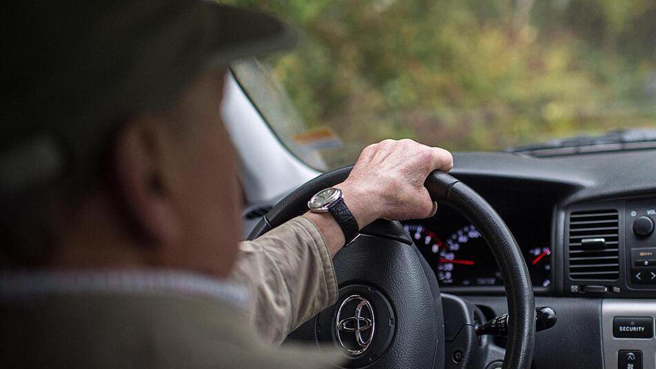 Mann fährt über 70 Jahre lang ohne Führerschein Auto