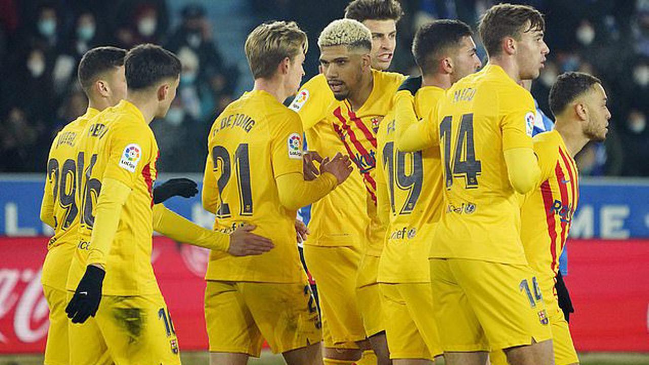 Alaves 0-1 Barcelona: Frenkie de Jong scores late winner against relegation-battling minnows to move Catalans one point behind Atletico Madrid in race for the Champions League spots