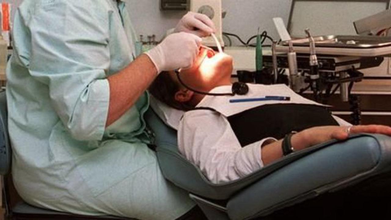 "Ça devient compliqué" : en province, chercher un dentiste vire au chemin de croix