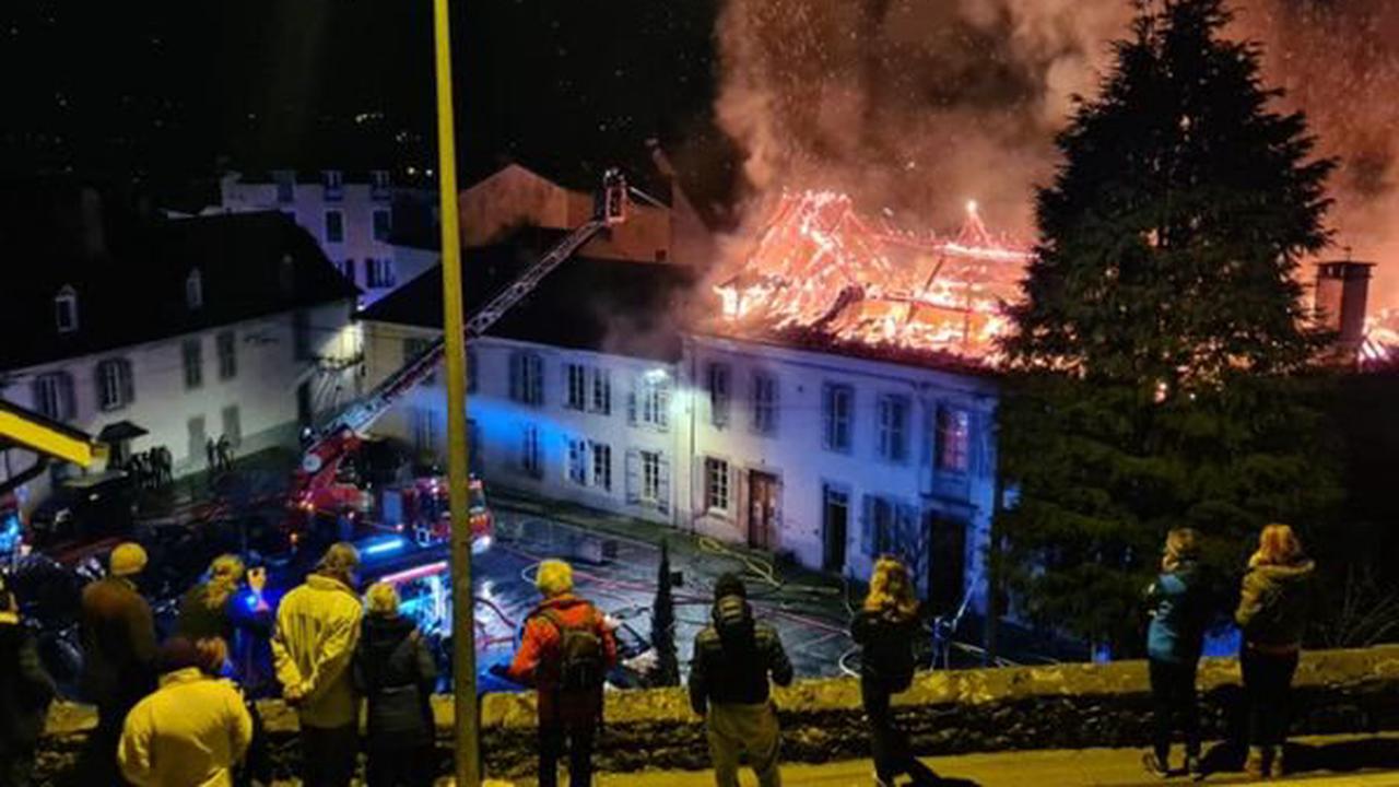 VIDEO. Hautes-Pyrénées : un incendie réduit en cendres le presbytère d'Argelès-Gazost