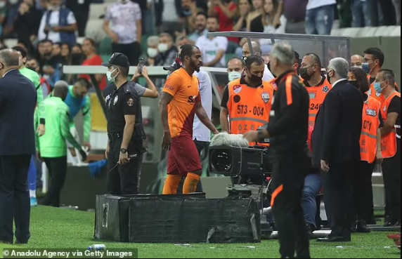  Galatasaray defender Marcao facing a 10-game ban for headbutting and punching his own teammate (photos)