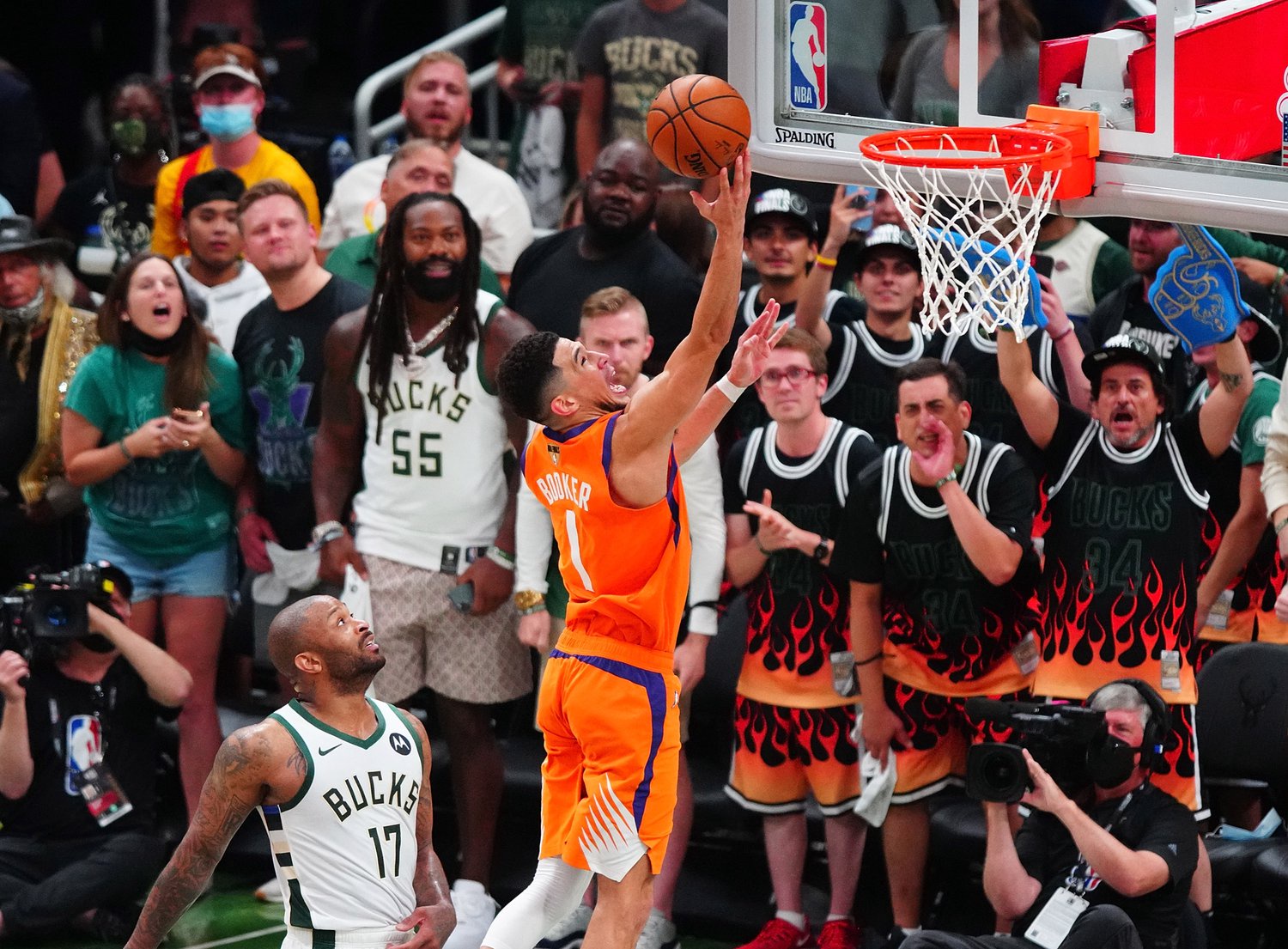 Bucks rally to defeat Suns, level NBA Finals series at 2-2 ...