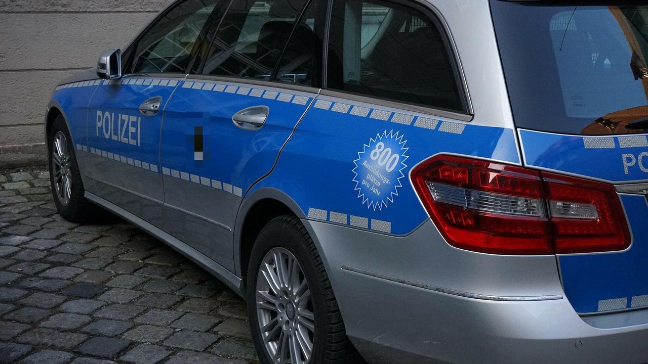 Nußdorf - Polizei sucht Zeugen nach Verkehrsunfallflucht