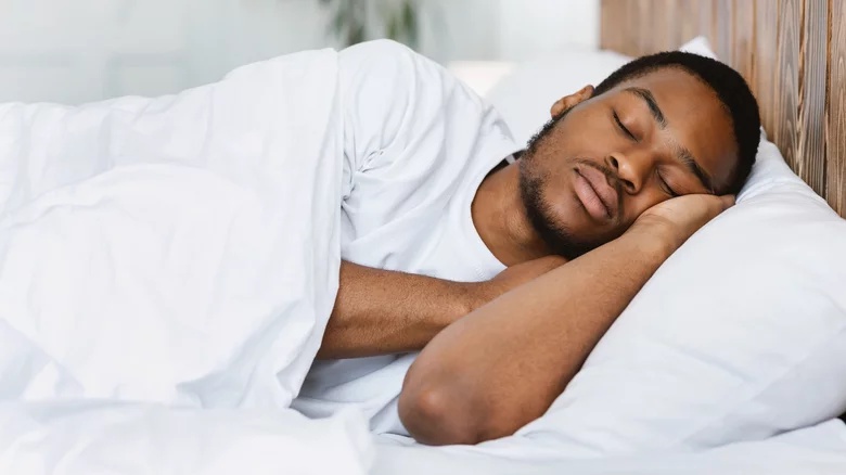 What Happens When You Scroll Social Media Before Going to Sleep