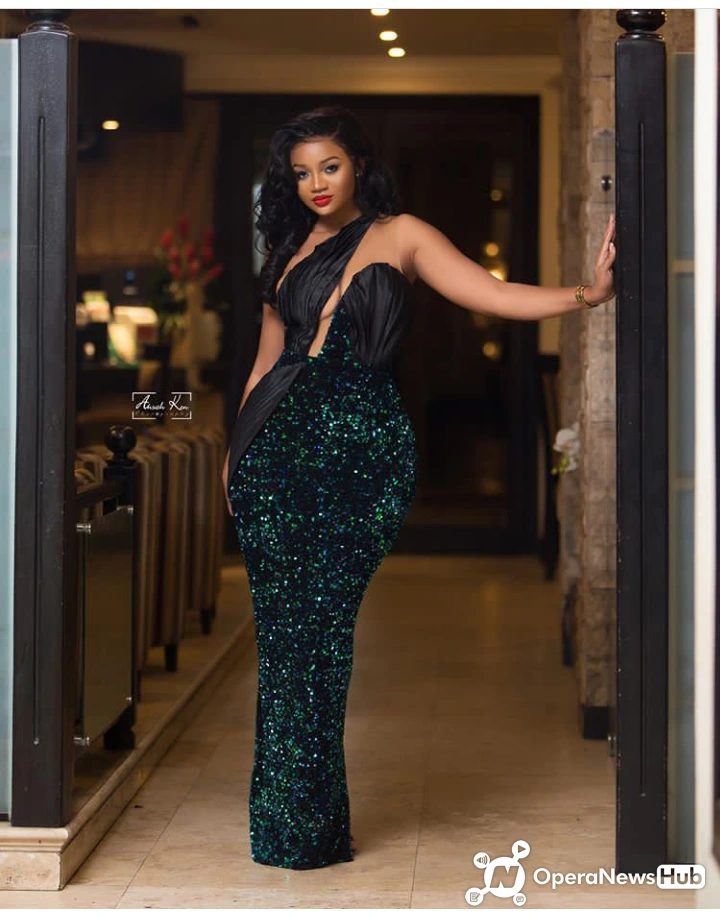 More Photos Of The Beautiful And Curviest Sister Of Serwaa Amihere Surfaces