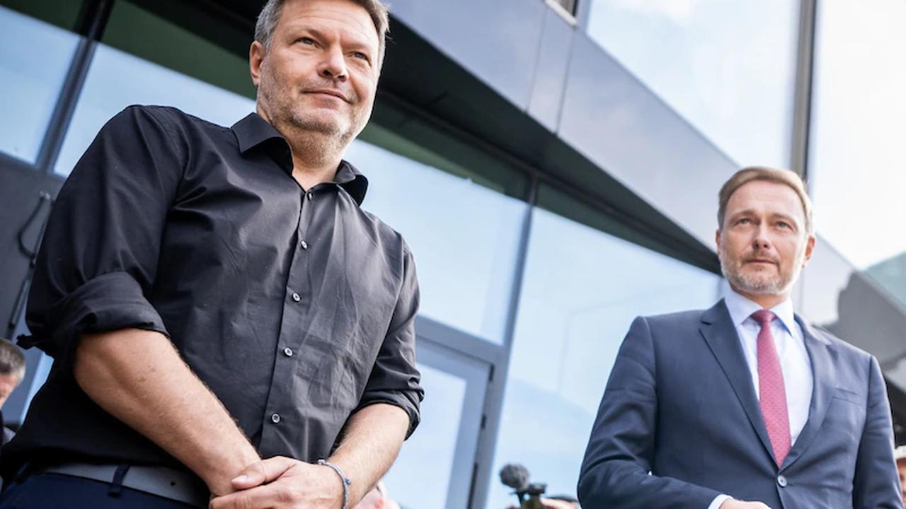 "Verhinderungsplanung nicht erlaubt": Habeck will Windräder-Regel in Bayern kippen
