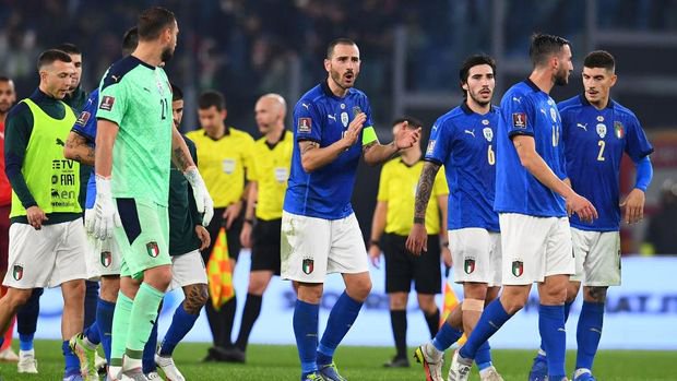ROME, ITALY - NOVEMBER 12:  Leonardo Bonucci of Italy reacts at the end of the 2022 FIFA World Cup Qualifier match between Italy and Switzerland at Stadio Olimpico on November 12, 2021 in Rome, Italy. (Photo by Claudio Villa/Getty Images)