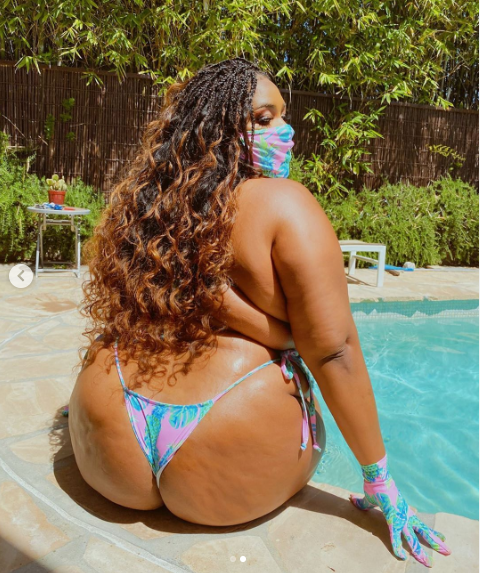 Lizzo flaunts her body in stylish bikini with a matching face mask and gloves to ring in Summer 2020 (photos)