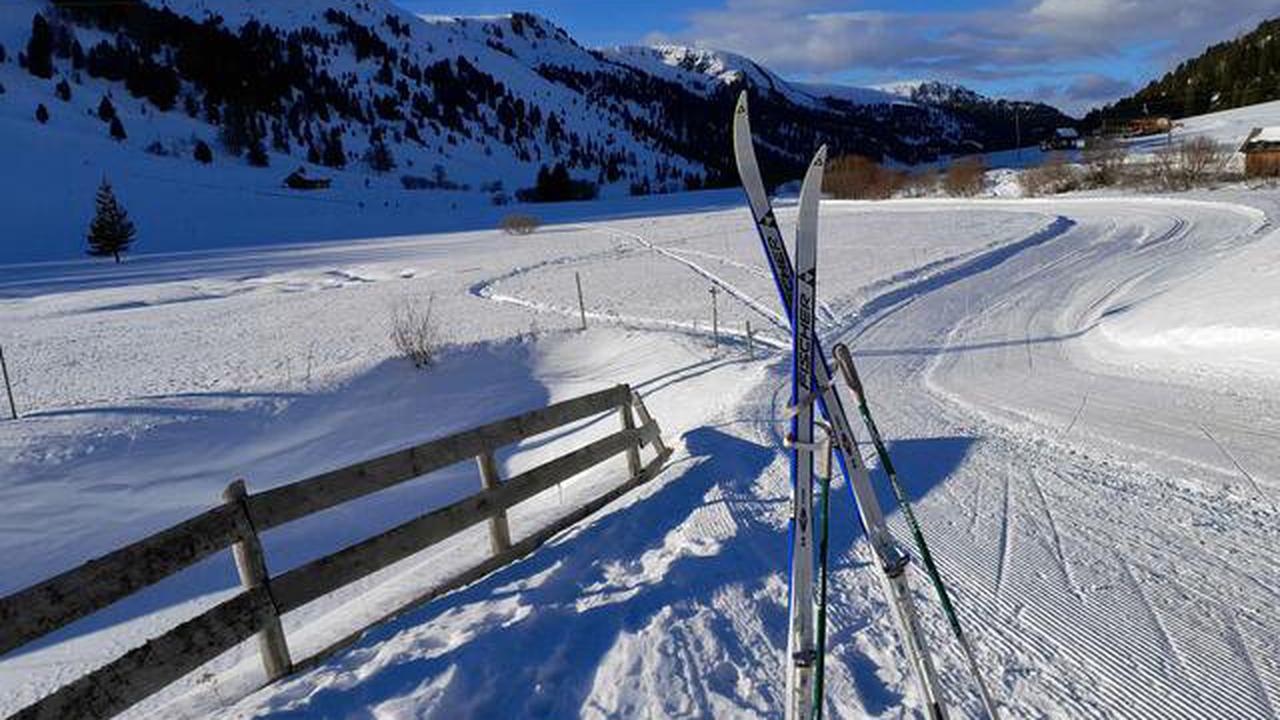 Ski Wanderung: Spuren im Schnee