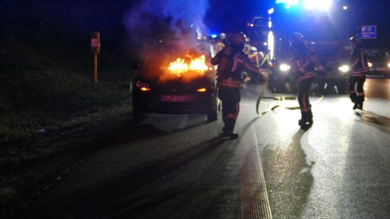 ▷ FW Stockach: Fahrzeugbrand auf der Autobahn