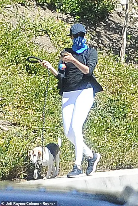 Meghan was wearing a blue bandanna over her mouth