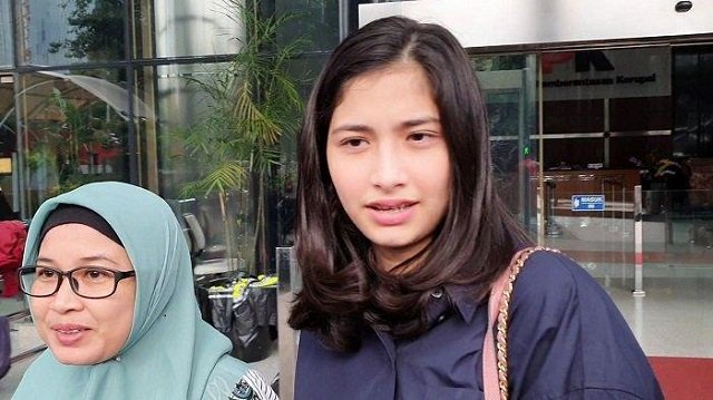 skandal artis faye nicole jones dengan koruptor