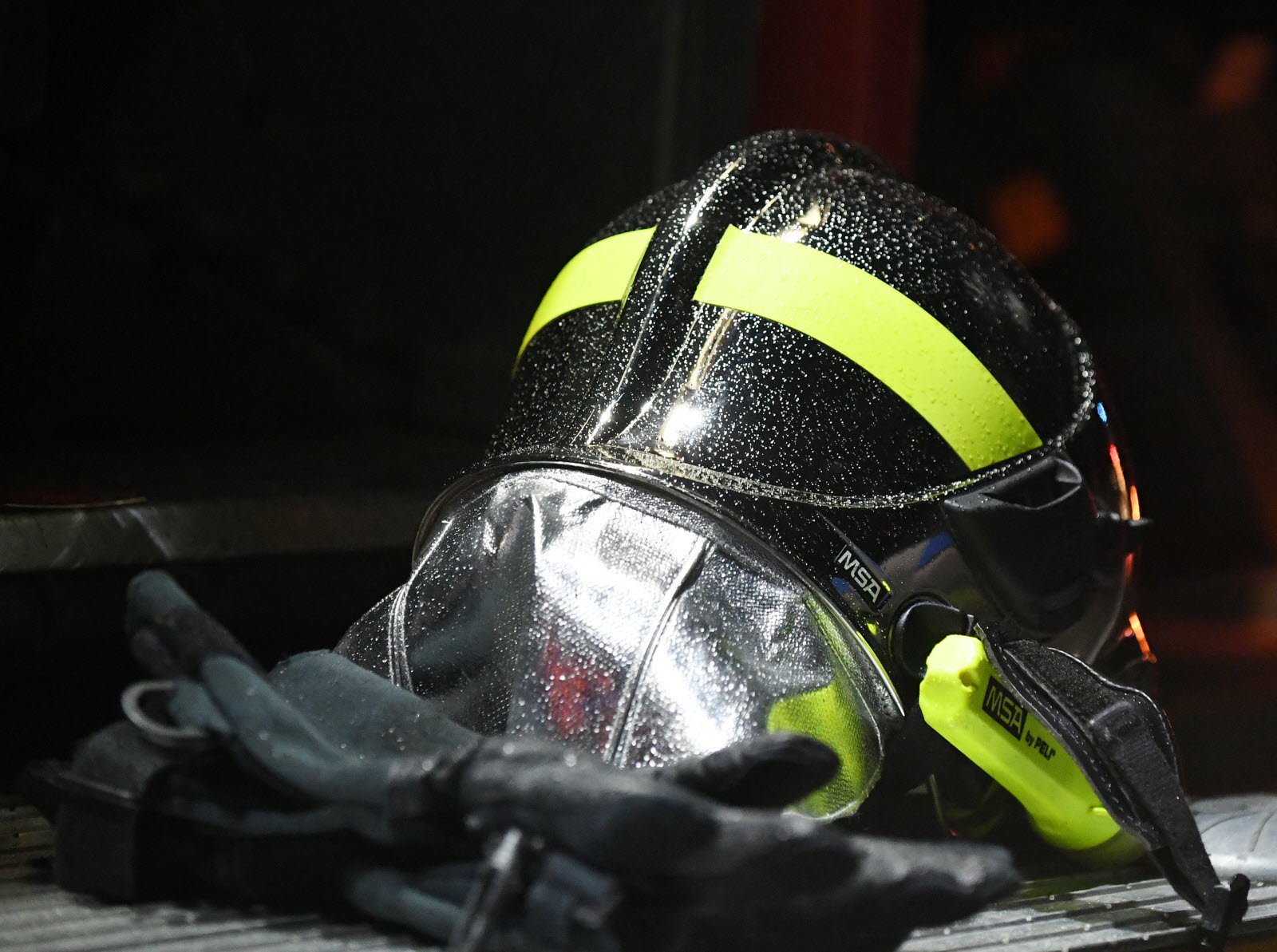 Loire Un Incendie Ravage Une Casse Auto A Saint Romain Le Puy Opera News