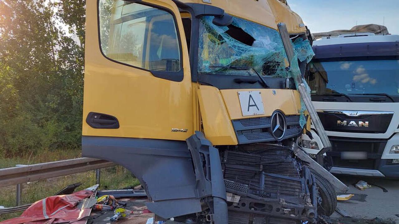 Schwerer Lkw-Unfall auf der A9! Langer Stau bei Leipzig