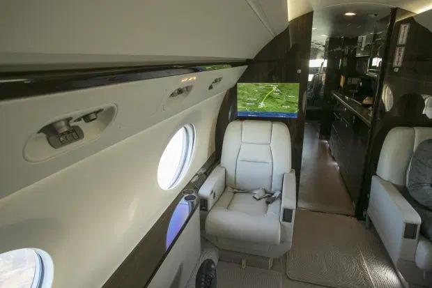 Inside Tiger Woods? ?48m Gulfstream G550 private jet with luxurious seats for 18 passengers and top speed of 680mph (photos)