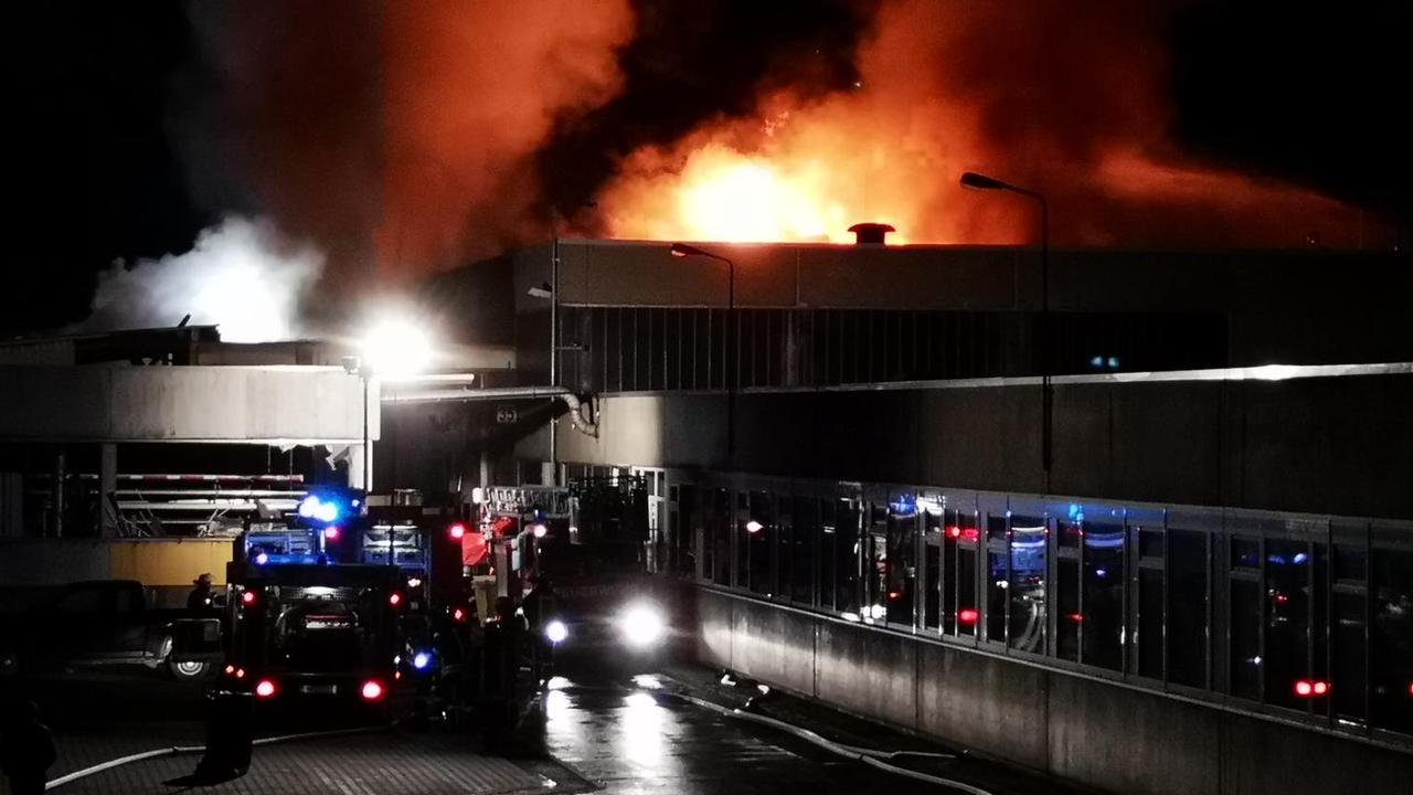 Explosion und Großbrand in Marburger Tapetenfabrik