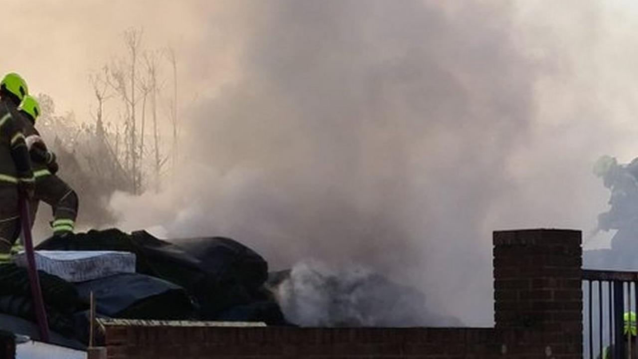 Southend United Stadium Fire Crews Rush To Tackle Astroturf Blaze Near Stadium Recap Opera News