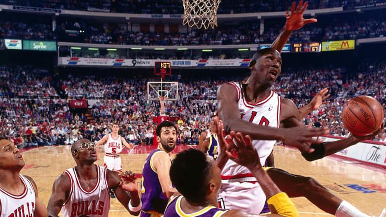 Michael Jordan's Mid-Air And Hang Time: Poetry In Motion - News