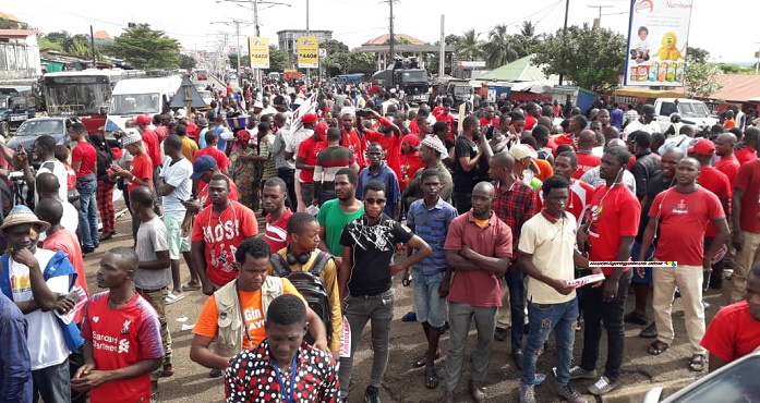 Direct nouvelle marche du FNDC : un premier cas d’accident enregistré à Yimbayah