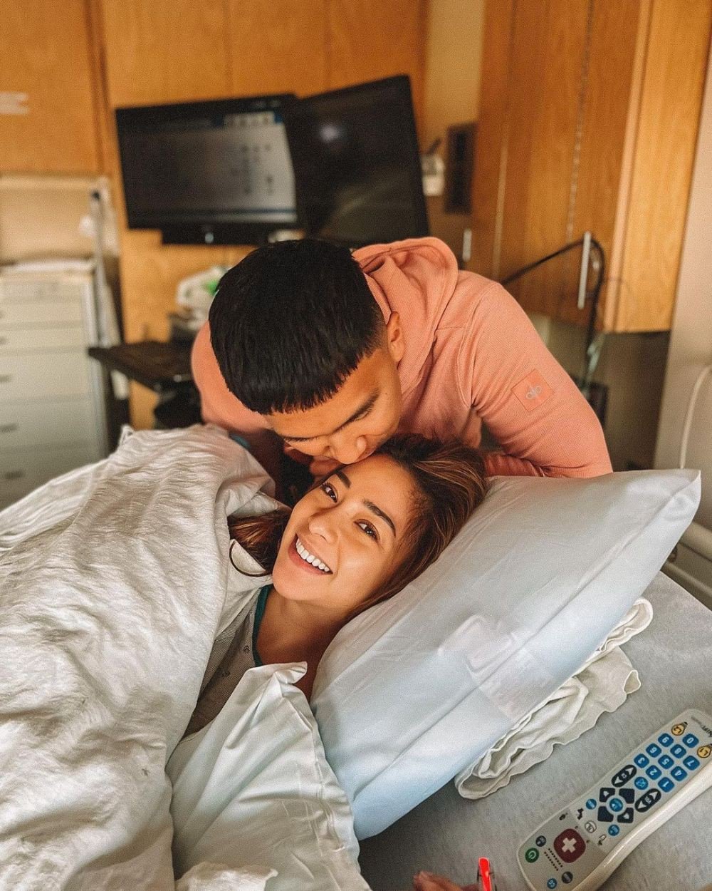 10 Potret Natural Artis Sesaat Setelah Melahirkan, Bareface Memesona