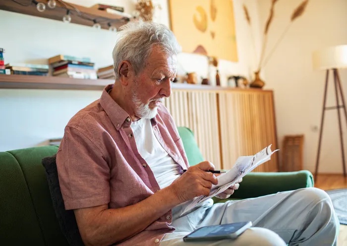 5 Early Warning Signs of Dementia That May Show Up Before Memory Problems, Experts Say