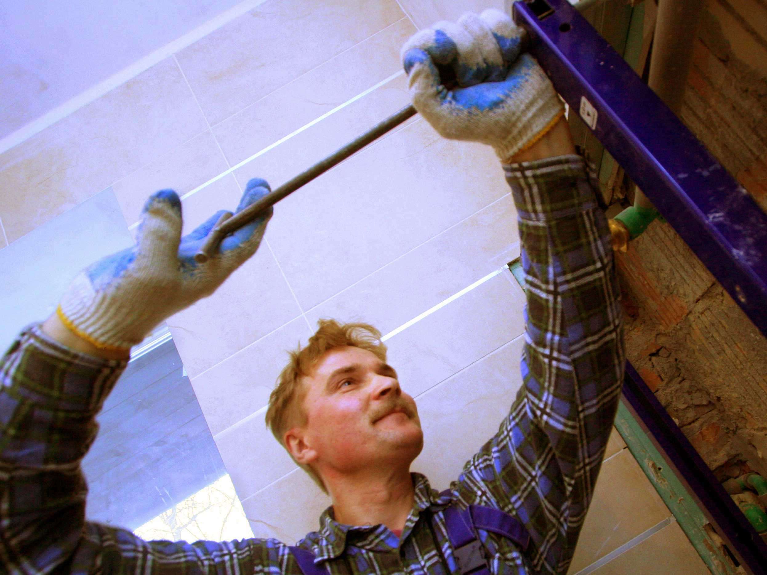 Slide 2 of 32: 
  A lot of small, local businesses - like landscapers,
  electricians, and home improvement companies - spread by
  word-of-mouth. Many of them pay referral fees for people to help
  spread a good word about their businesses.

  So the next time you have your plumber over, ask if they offer
  referral bonuses. And if they do a good job, take advantage of
  that when you recommend them to a friend.