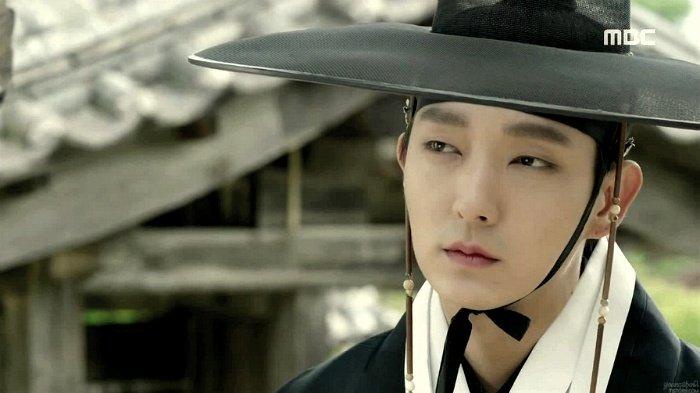 The Scholar Who Walks the Night