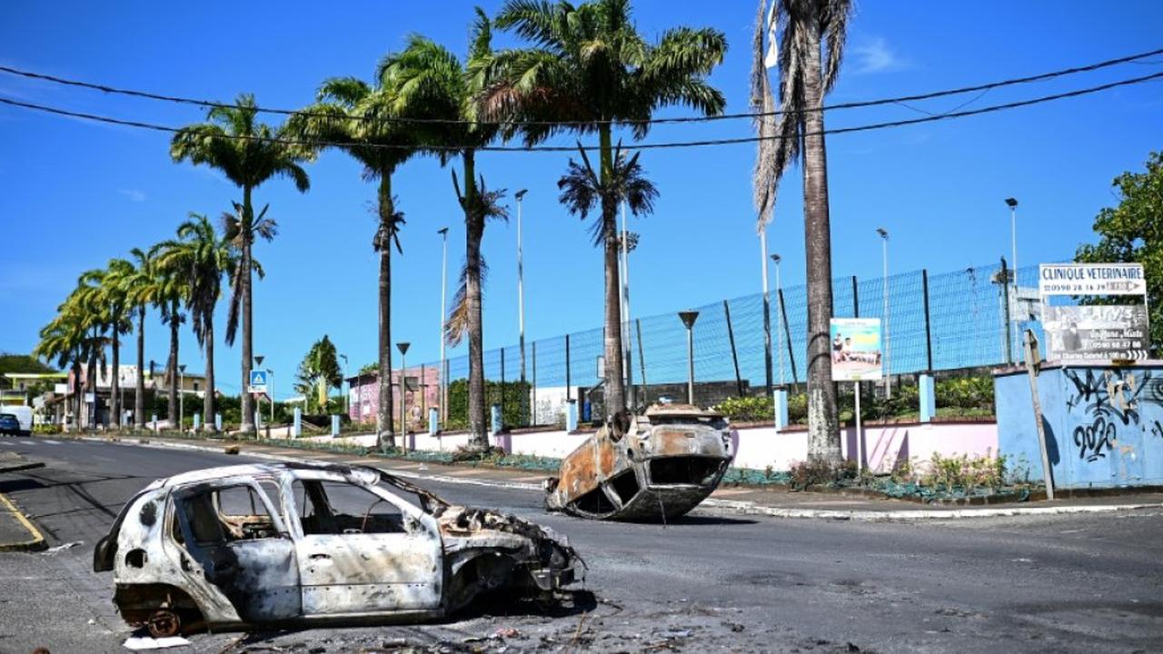 Violences aux Antilles: le gouvernement lance le débat sur plus d'autonomie en Guadeloupe