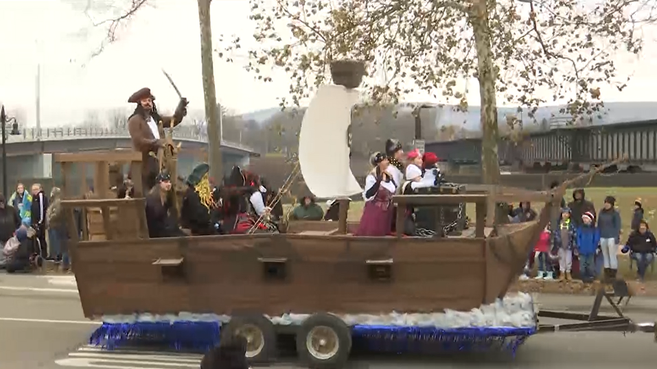 Christmas Parade Elmira Ny 2022 Homes Needed For Elmira Holiday Parade Floats - Opera News